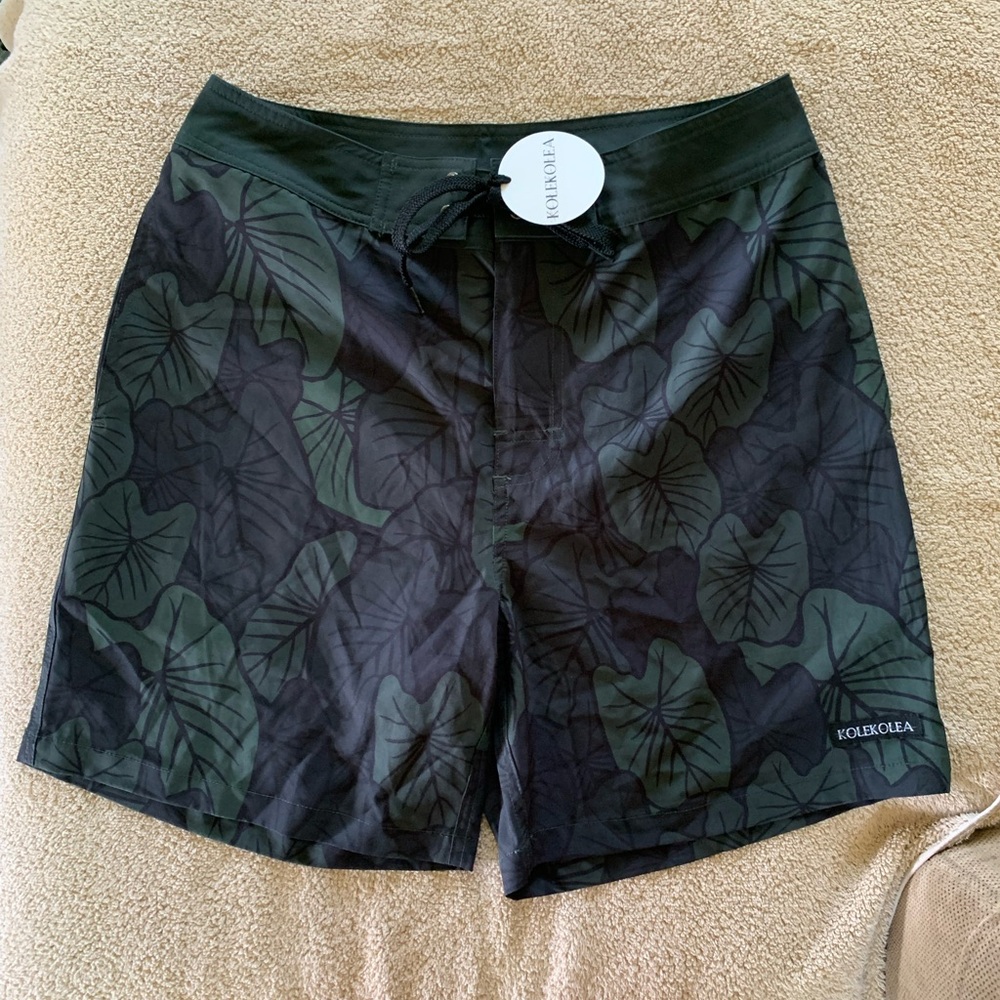 Kolekolea Black and Green Leaf Print Shorts